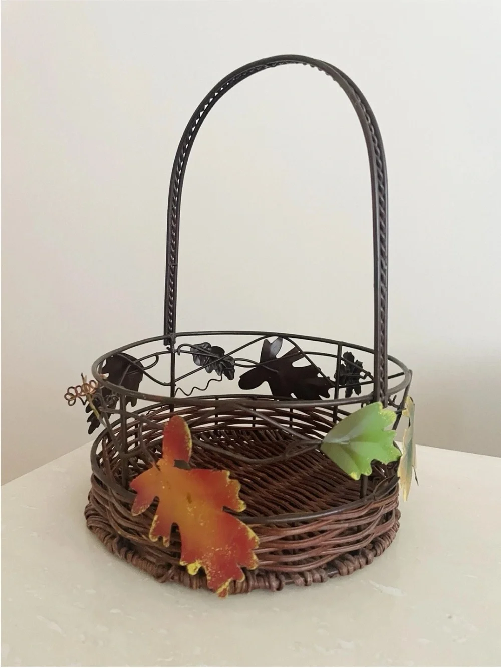 Decorative Brown Wicker & Wire Basket Autumn Leaf Accents Potpourri Home Decor